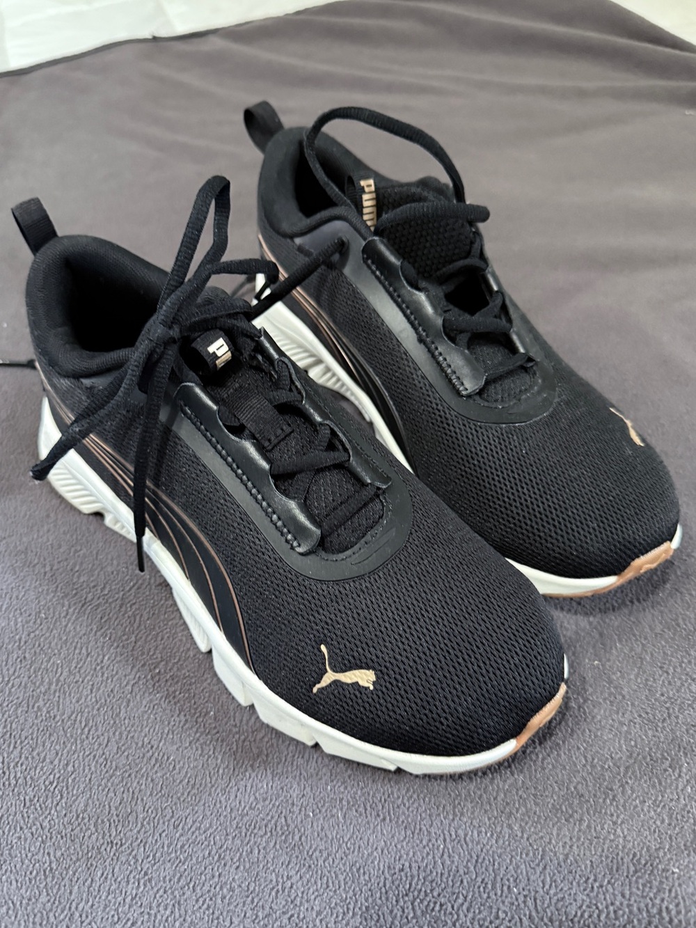 Puma Black Mesh Athletic Running Sneakers Gold Logo - Picture 1 of 4